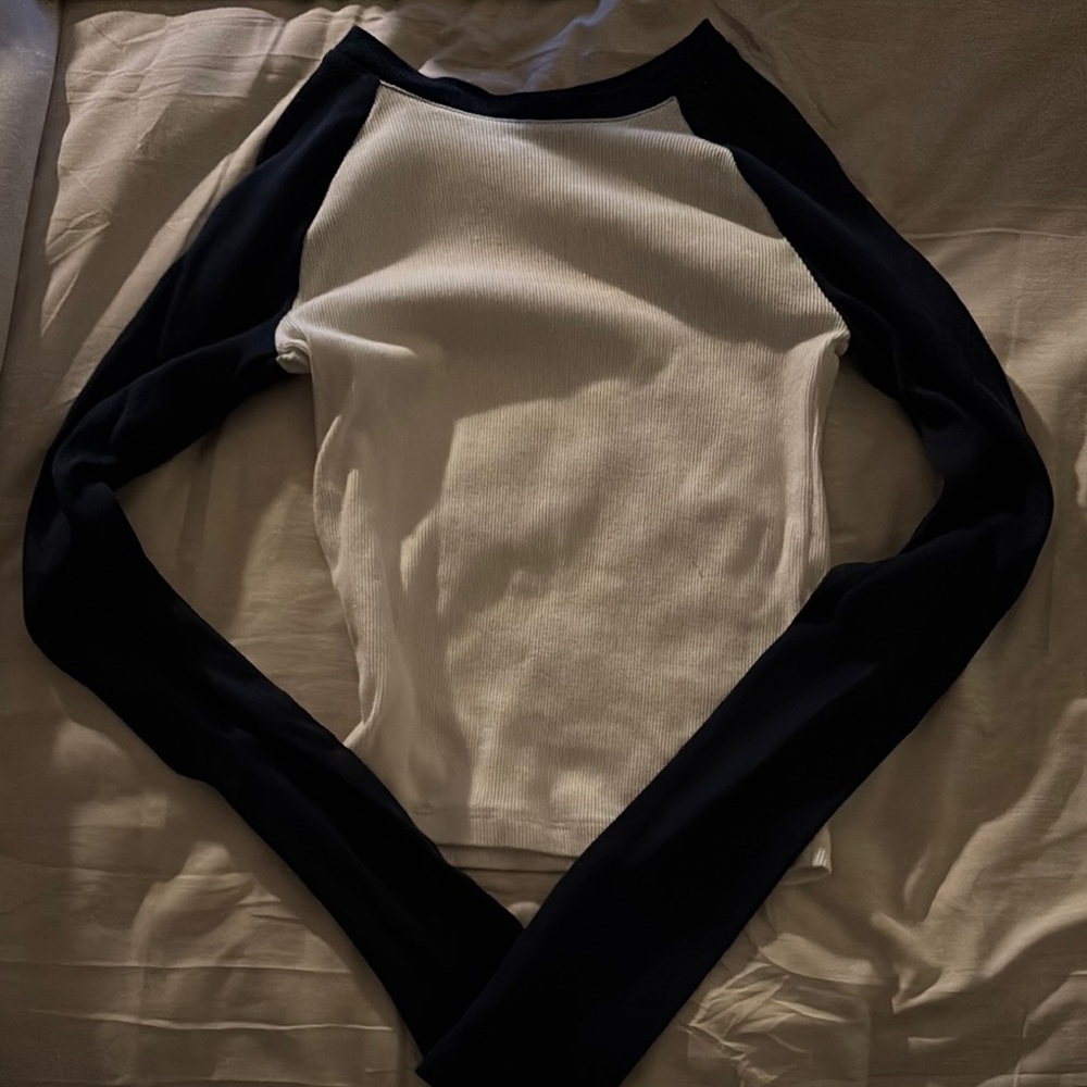 Women's Black and White Long Sleeve Top